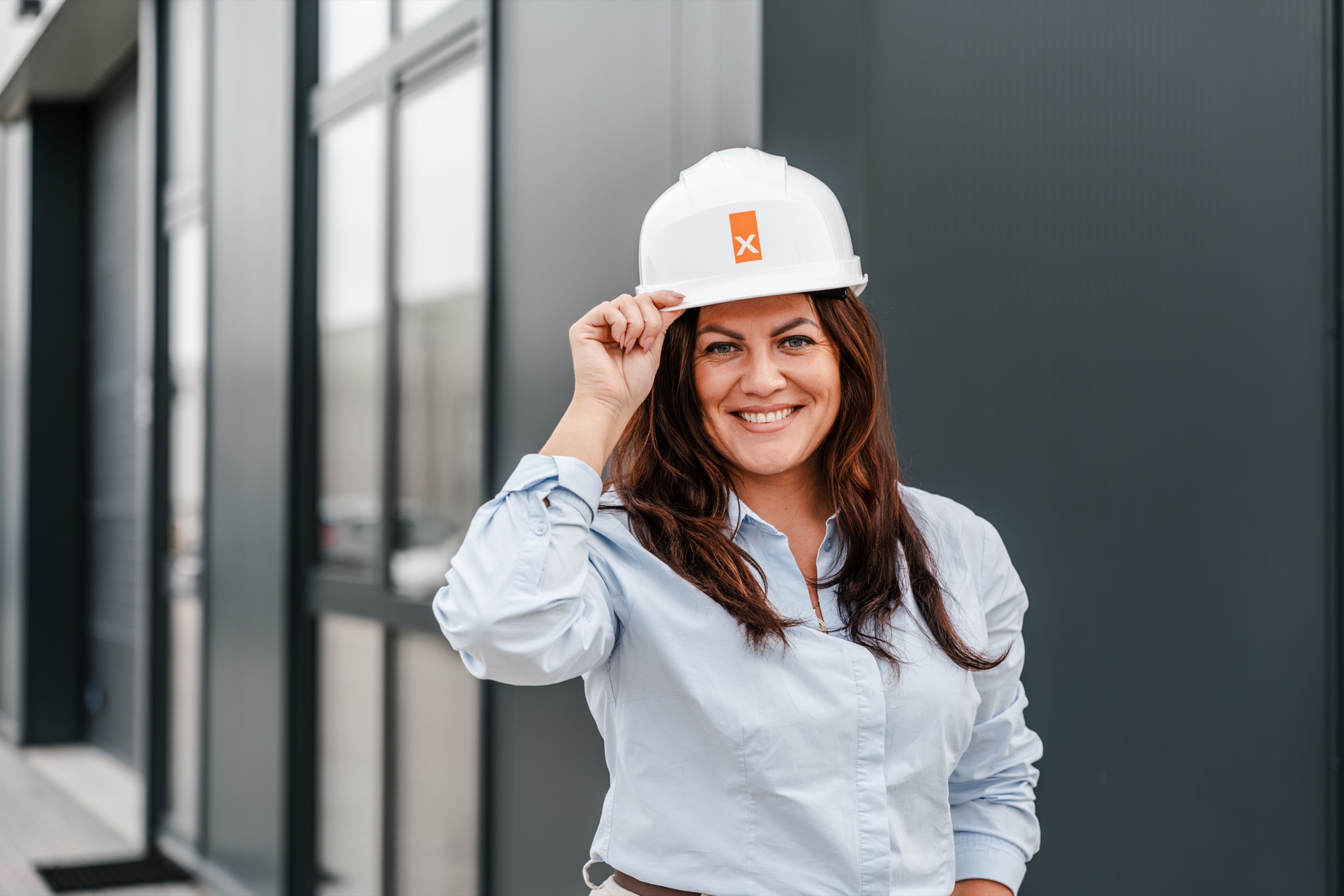 Medewerker van Jobxion met bouwhelm