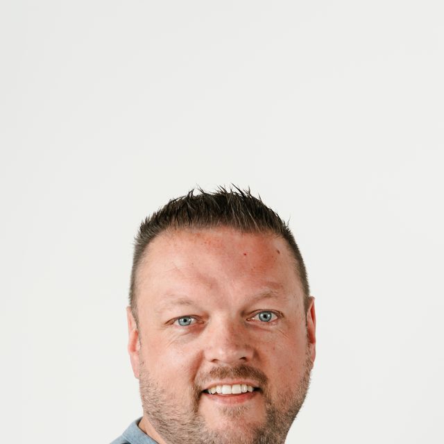 Jeroen, recruiter installatietechniek bij Jobxion, aan het werk op kantoor in Tiel